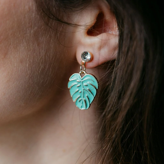 Green Leaf Feather Pendant Necklace